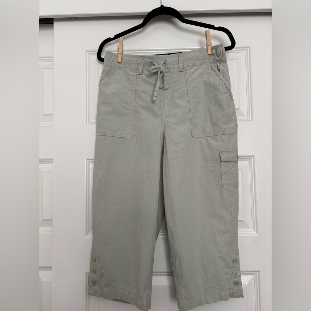 Cotton Cropped Capri Pants by Gloria Vanderbilt size M (fits like an L, relaxed)